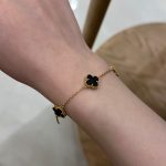 دستبند ونکلیف سه گل سنگ مشکی